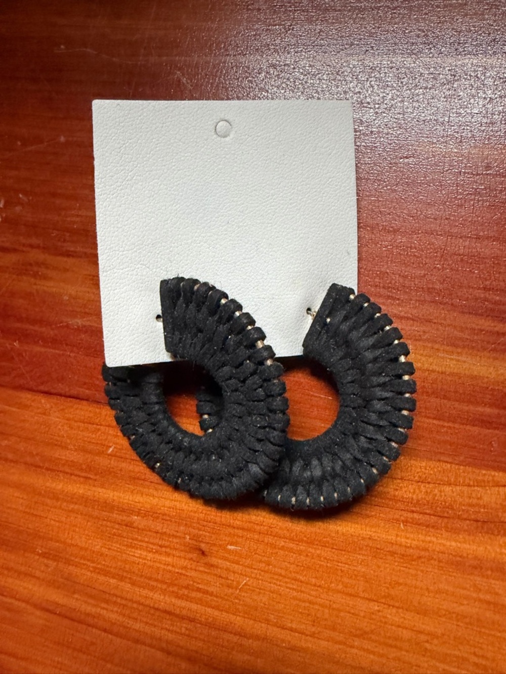 Free People See If I Care Woven Hoop Earrings in Black NWT - Picture 4 of 6